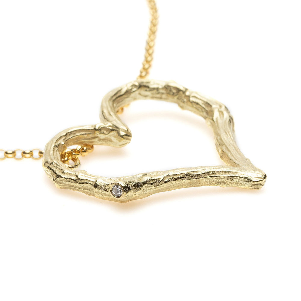 Detail view of Elio necklace in yellow gold by Betsy Barron.